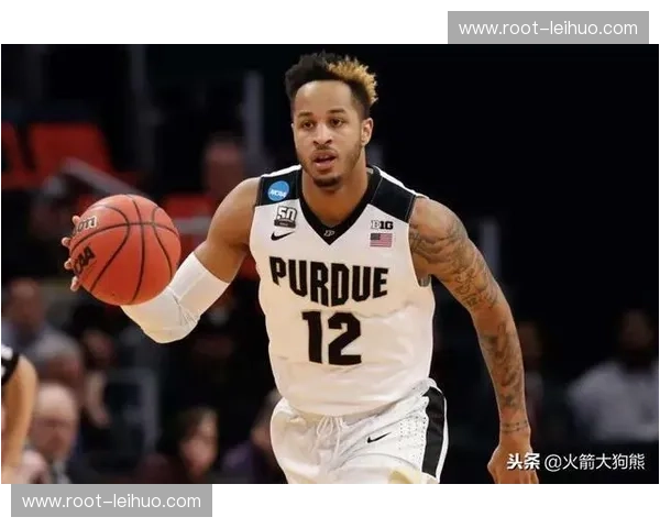 阿门·汤普森近十战场均37.3分钟 火箭冲冠路上狠用新人